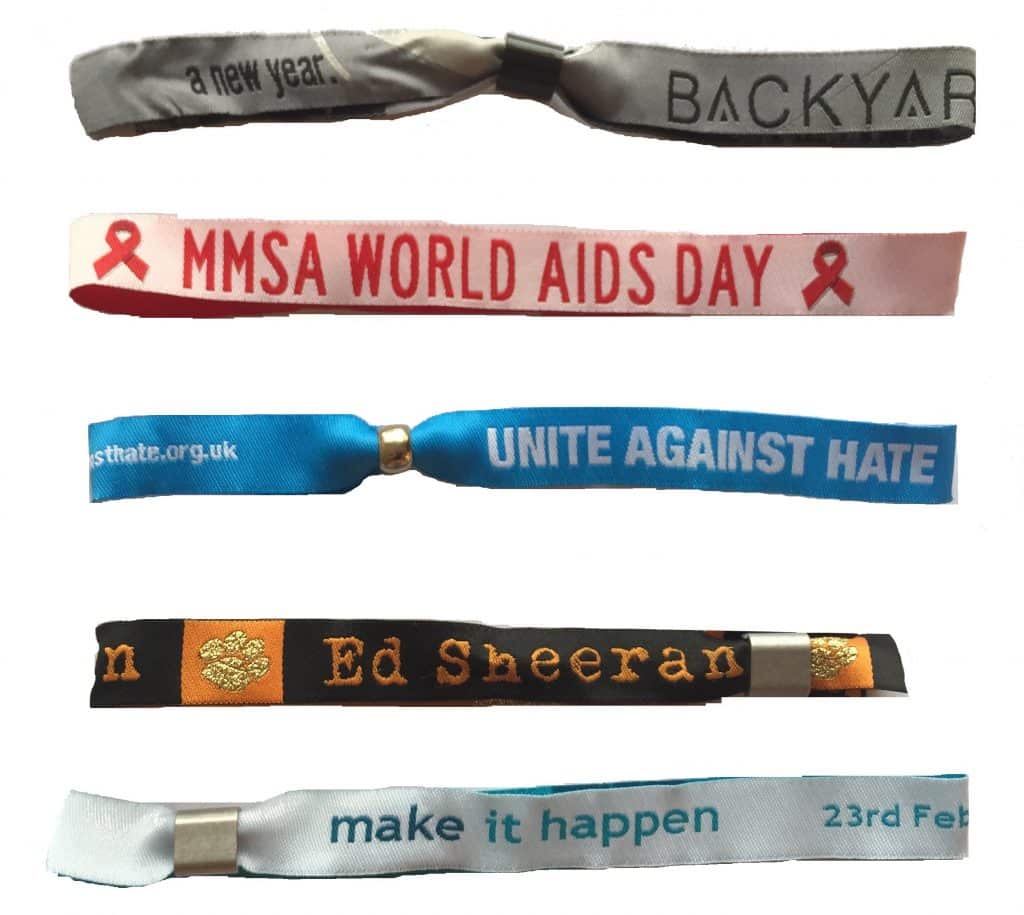 Pulseras de Tela y Plástico