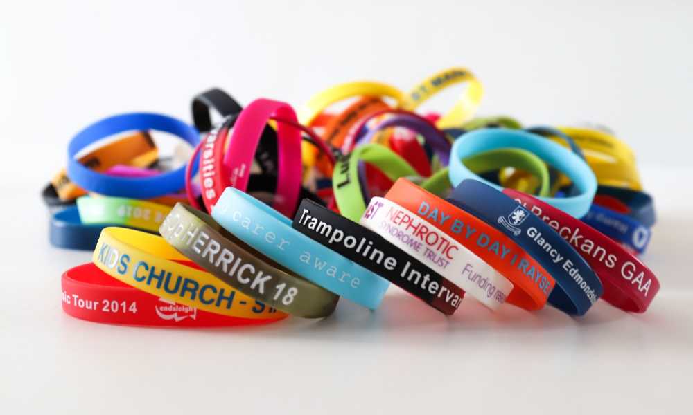 Pulseras para escuelas: Haciendo el entorno más seguro para mentes curiosas